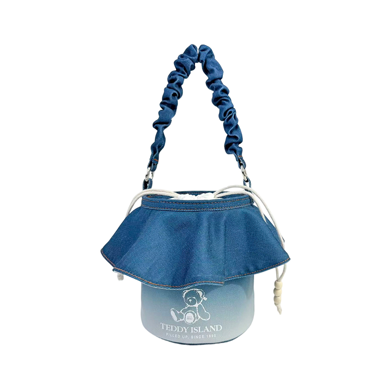 Borsa a secchiello casual con orsetto in denim blu sfumato con volant